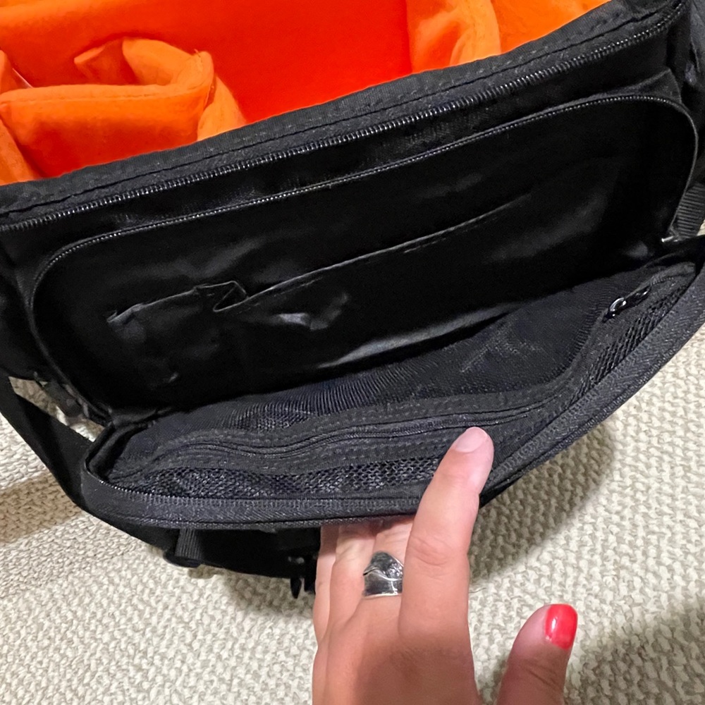 Amazon Basics Camera Bag - Picture 5 of 6